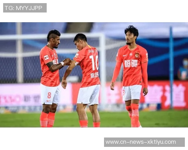 奥特执教首胜喜悦洋溢队员们泼水庆祝难掩激动心情 奥特执教首胜喜悦洋溢队员们泼水庆祝难掩激动心情