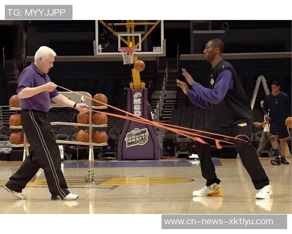 霍里谈科比传球哲学强调赢得信任是关键因素