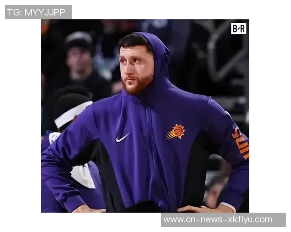 布克强调团队合作的重要性关键时刻每个人都需挺身而出